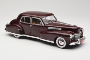 Cadillac Fleetwood 60 Special Sedan Czerwony MCG 1:18 MCG18071 Metal — zdjęcie 4 z 6