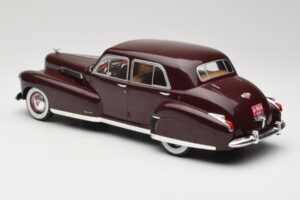 Cadillac Fleetwood 60 Special Sedan Czerwony MCG 1:18 MCG18071 Metal — zdjęcie 5 z 6