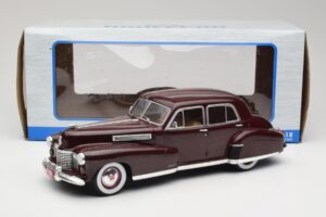 Cadillac Fleetwood 60 Special Sedan Czerwony MCG 1:18 MCG18071 Metal — zdjęcie 6 z 6