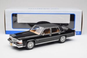Cadillac Fleetwood Brougham Czarny MCG 1:18 MCG18250 Metal — zdjęcie 6 z 6