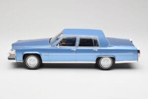 Cadillac Fleetwood Brougham Niebieski Metaliczny MCG 1:18 MCG18252 Metal — zdjęcie 3 z 6