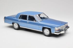 Cadillac Fleetwood Brougham Niebieski Metaliczny MCG 1:18 MCG18252 Metal — zdjęcie 4 z 6