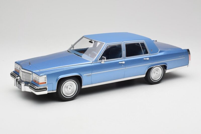 Cadillac Fleetwood Brougham Niebieski Metaliczny MCG 1:18 MCG18252 Metal
