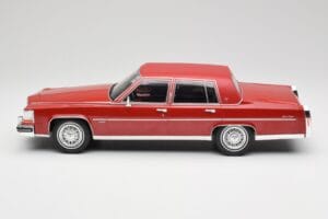Cadillac Fleetwood Brougham Ciemnoczerwony Metaliczny MCG 1:18 MCG18251 Metal — zdjęcie 5 z 6