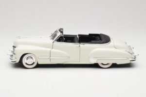 Cadillac Series 62 Kabriolet Biały Anson 1:18 30335 Metal — zdjęcie 4 z 8