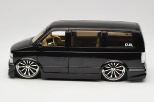 Chevrolet Astro Van Tuned Czarny Jada 1:18 63122 Metal — zdjęcie 4 z 8
