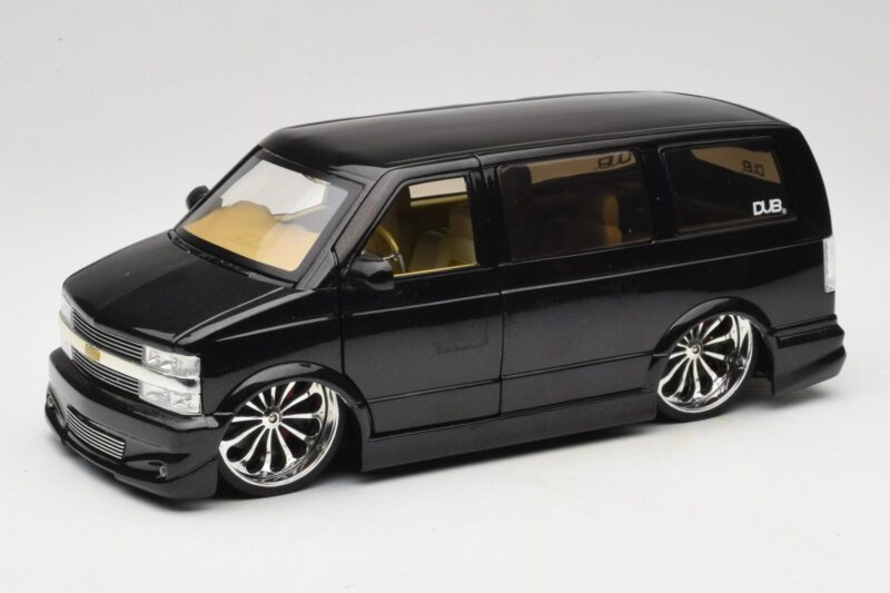 Chevrolet Astro Van Tuned Czarny Jada 1:18 63122 Metal
