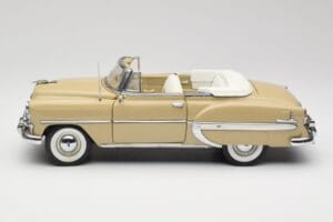 Chevrolet Bel Air Kabriolet Kremowy Sun Star 1:18 1623 Metal — zdjęcie 4 z 8