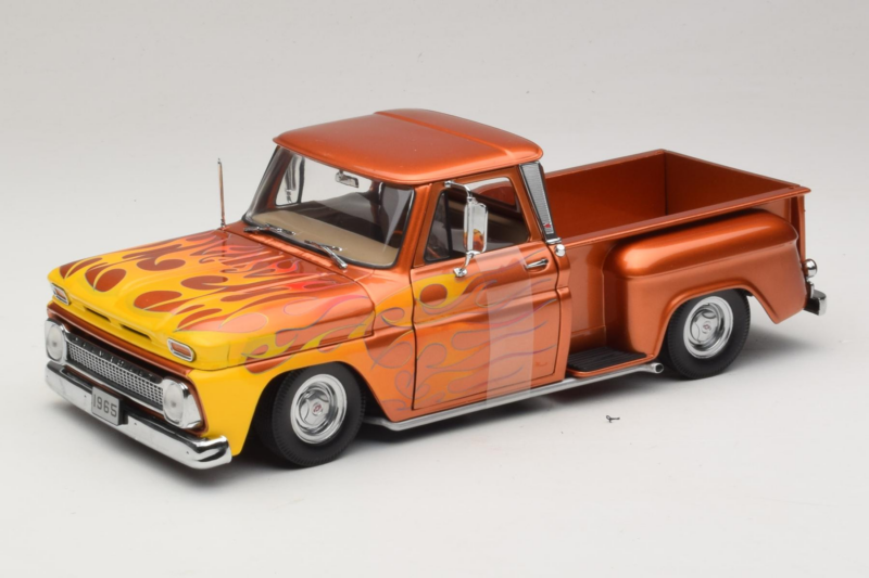 Chevrolet C-10 Stepside Pickup Lowrider Pomarańczowy z Płomieniem Sun Star 1:18 1392 Metal