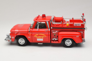 Chevrolet C-20 Fire Truck Sun Star 1:18 1383 Metal — zdjęcie 3 z 6