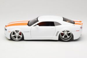 Chevrolet Camaro Concept Tuned Biały Jada 1:18 63014 Metal — zdjęcie 4 z 8
