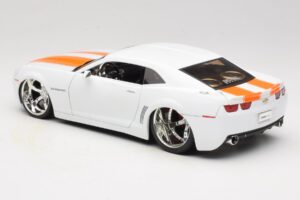 Chevrolet Camaro Concept Tuned Biały Jada 1:18 63014 Metal — zdjęcie 7 z 8