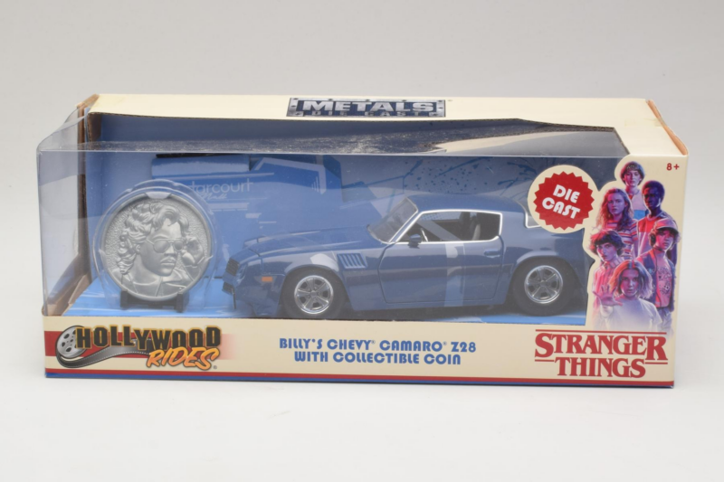 Chevrolet Camaro Z28 Stranger Things With Collectible Coin Metals Diecast 1:24 Chevrolet Camaro Z28 Stranger Things With Collectible Coin Metals Diecast 1:24 31110 Metal