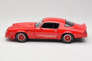 Chevrolet Camaro Z28 Yenko Turbo Z Czerwony GreenLight 1:18 12999 Metal — zdjęcie 4 z 8