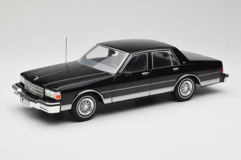 Chevrolet Caprice Czarny MCG 1:18 MCG18113 Metal