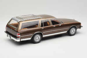Chevrolet Caprice Estate Wagon Beige MCG 1:18 MCG18476 Metal — zdjęcie 2 z 6