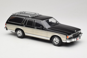 Chevrolet Caprice Estate Wagon Srebrny & Szary MCG 1:18 MCG18478 Metal — zdjęcie 4 z 6