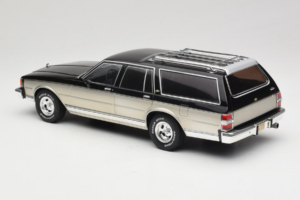 Chevrolet Caprice Estate Wagon Srebrny & Szary MCG 1:18 MCG18478 Metal — zdjęcie 5 z 6