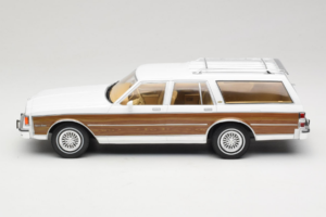 Chevrolet Caprice Estate Wagon Biały MCG 1:18 MCG18475 Metal — zdjęcie 3 z 6
