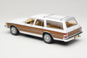 Chevrolet Caprice Estate Wagon Biały MCG 1:18 MCG18475 Metal — zdjęcie 5 z 6