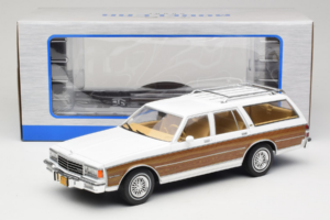 Chevrolet Caprice Estate Wagon Biały MCG 1:18 MCG18475 Metal — zdjęcie 6 z 6