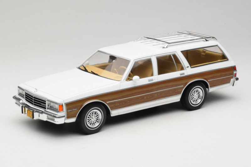 Chevrolet Caprice Estate Wagon Biały MCG 1:18 MCG18475 Metal