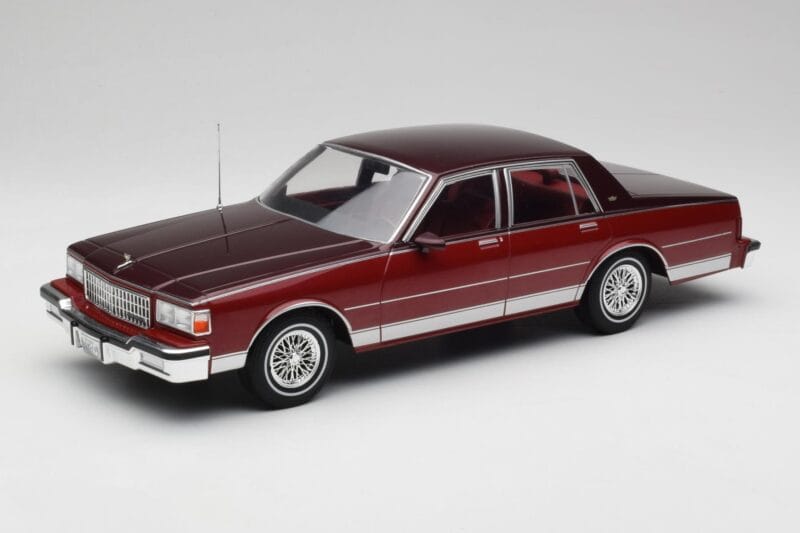 Chevrolet Caprice Czerwony Metaliczny MCG 1:18 MCG18361 Metal