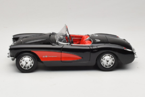 Chevrolet Corvette C1 Czarny & Czerwony Bburago 1:18 3034-M1 Metal — zdjęcie 4 z 8