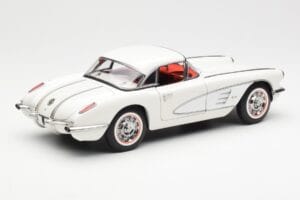 Chevrolet Corvette C1 Spider Hard Top Snowcrest Biały AUTOart 1:18 71147 Metal — zdjęcie 3 z 8