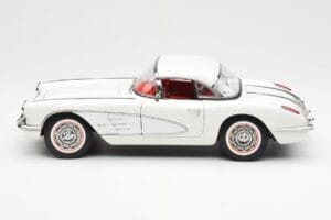Chevrolet Corvette C1 Spider Hard Top Snowcrest Biały AUTOart 1:18 71147 Metal — zdjęcie 4 z 8
