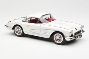 Chevrolet Corvette C1 Spider Hard Top Snowcrest Biały AUTOart 1:18 71147 Metal — zdjęcie 6 z 8