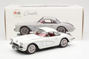 Chevrolet Corvette C1 Spider Hard Top Snowcrest Biały AUTOart 1:18 71147 Metal — zdjęcie 8 z 8