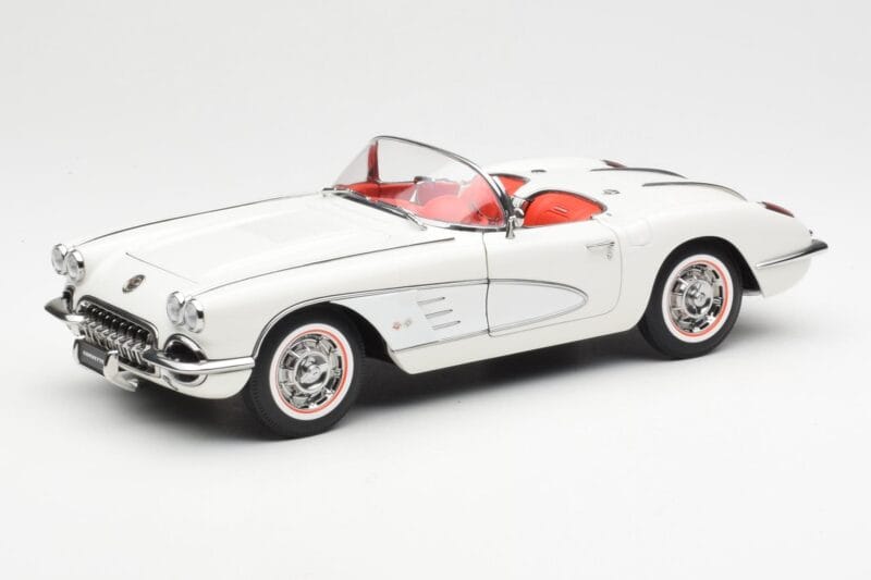 Chevrolet Corvette C1 Spider Hard Top Snowcrest Biały AUTOart 1:18 71147 Metal