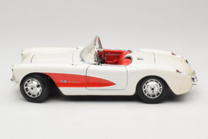 Chevrolet Corvette C1 Biały & Czerwony Bburago 1:18 3024-M3 Metal — zdjęcie 4 z 8