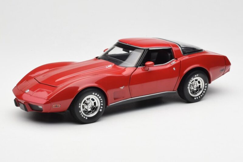 Chevrolet Corvette C3 Czerwony UT Models 1:18 21073 Metal