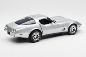 Chevrolet Corvette C3 Srebrny UT Models 1:18 21072 Metal — zdjęcie 3 z 8