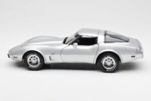Chevrolet Corvette C3 Srebrny UT Models 1:18 21072 Metal — zdjęcie 4 z 8