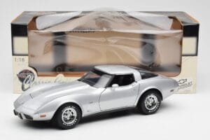 Chevrolet Corvette C3 Srebrny UT Models 1:18 21072 Metal — zdjęcie 8 z 8