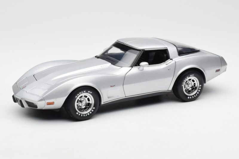 Chevrolet Corvette C3 Srebrny UT Models 1:18 21072 Metal
