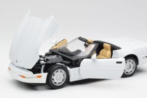 Chevrolet Corvette C4 Kabriolet Biały Maisto 1:18 32830 Metal — zdjęcie 2 z 8