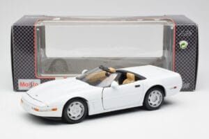 Chevrolet Corvette C4 Kabriolet Biały Maisto 1:18 32830 Metal — zdjęcie 8 z 8
