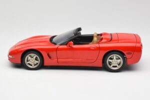 Chevrolet Corvette C5 Kabriolet Czerwony UT Models 1:18 21006 Metal — zdjęcie 4 z 8
