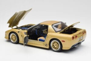 Chevrolet Corvette C5 Guldstrand Signature Edition Złoty Maisto 1:18 31657 Metal — zdjęcie 5 z 8