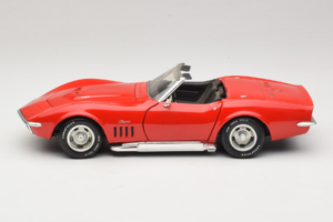Chevrolet Corvette C3 Kabriolet Czerwony Revell 1:18 8833-P1 Metal — zdjęcie 4 z 8