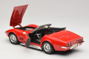 Chevrolet Corvette C3 Kabriolet Czerwony Revell 1:18 8833-P1 Metal — zdjęcie 5 z 8