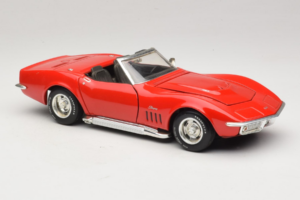 Chevrolet Corvette C3 Kabriolet Czerwony Revell 1:18 8833-P1 Metal — zdjęcie 6 z 8