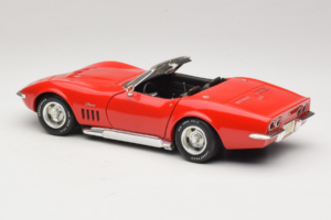 Chevrolet Corvette C3 Kabriolet Czerwony Revell 1:18 8833-P1 Metal — zdjęcie 7 z 8