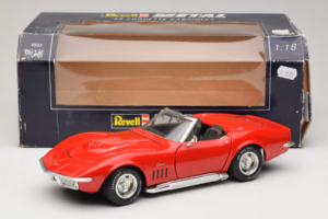 Chevrolet Corvette C3 Kabriolet Czerwony Revell 1:18 8833-P1 Metal — zdjęcie 8 z 8