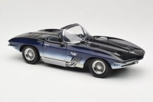 Chevrolet Corvette Mako Shark Ciemnoniebieski UT Models 1:18 21061 Metal — zdjęcie 6 z 8