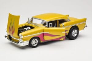 Chevrolet Custom Żółty z Płomieniem Hot Wheels 1:18 21356 Metal — zdjęcie 2 z 8
